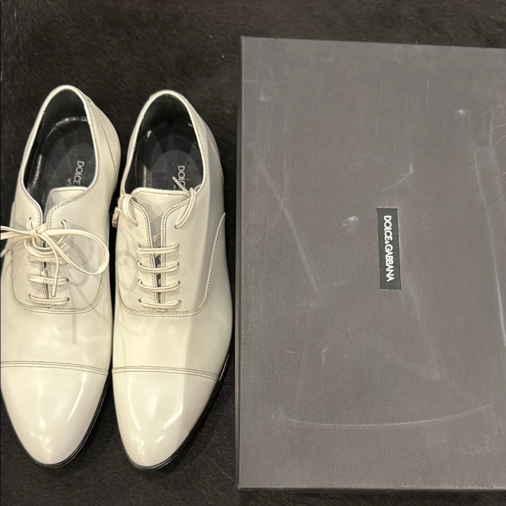 Dolce & Gabbana Cream Oxfords with Classic Elegance